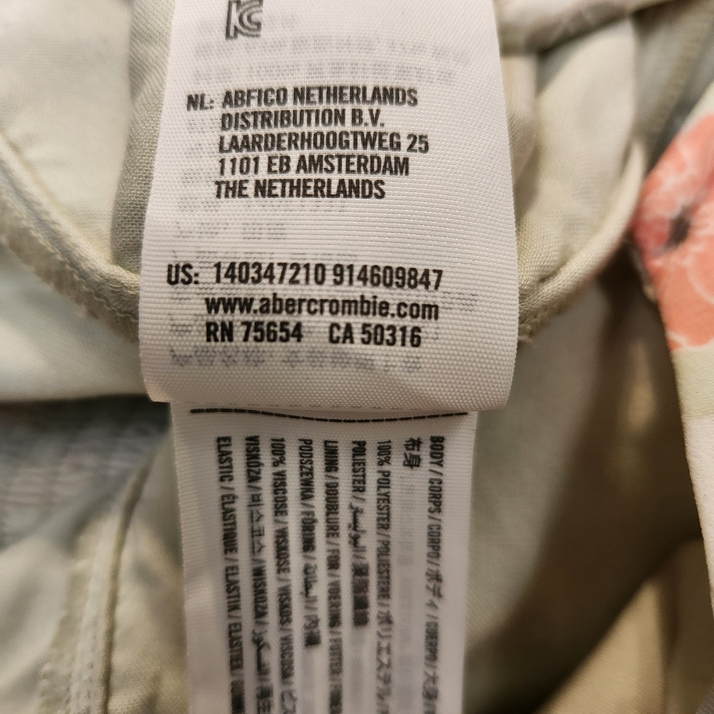 Abercrombie & Fitch Floral Crop Top in Cream and Pink - Picture 11 of 13
